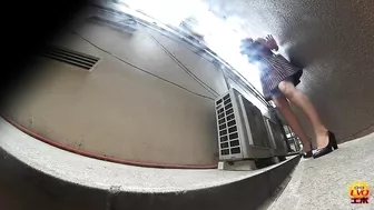 DLEE-114 03 Wild pissing in the narrow alley Women spreading their legs and urinating on multi view camera