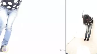 DLSL-027 04 Women jumping into the toilet cabin on the edge of the bladder limit