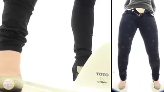 DLSL-027 04 Women jumping into the toilet cabin on the edge of the bladder limit