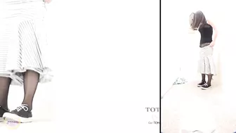 DLSL-027 05 Women jumping into the toilet cabin on the edge of the bladder limit