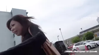 DLFF-017 01 Girls can’t stop peeing after noticing a man with a camera. (Uncensored)