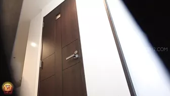 DLEE-281 02 Women undressing in a hurry and peeing naked in the shower