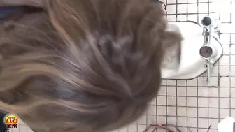 DLEE-127 02 Frantic girls pissing and missing the toilet bowl VOL 1