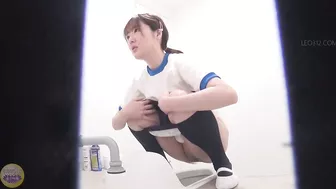 DLSL-377 04 Schoolgirls dashing to the toilet as soon as the chime rings VOL 7