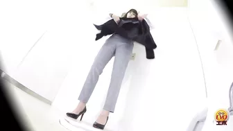 DLEE-390 04 Discovering the “special appearance” of the young and good-looking OLs. Pleasure of being naked and urinating on toilet