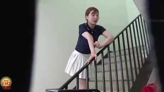 DLEE-399 01 Observing a sense of liberation at the girls school toilet! The youth pee stories