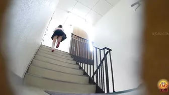 DLEE-399 02 Observing a sense of liberation at the girls school toilet! The youth pee stories