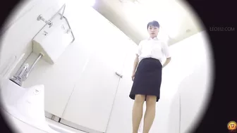 DLEE-426 02 OLs, schoolgirls on the way home and women found in the city peeing standing up on hidden cameras in public toilets