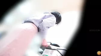 DLEE-426 02 OLs, schoolgirls on the way home and women found in the city peeing standing up on hidden cameras in public toilets