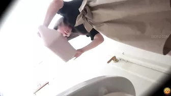 DLEE-426 03 OLs, schoolgirls on the way home and women found in the city peeing standing up on hidden cameras in public toilets