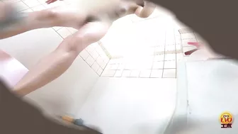 DLEE-425 01 Voyeur in the shower room - girls who is urinating standing up after the club activity